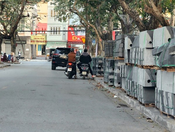 Quận Kiến An, Hải Phòng: Nhà thầu có đang “phớt lờ” về ATGT khi thi công tại khu dân cư đông đúc