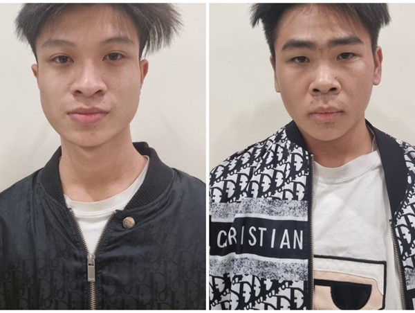 Bất chấp nguy hiểm 2 thanh niên không đội mũ bảo hiểm phóng xe với tốc độ cao