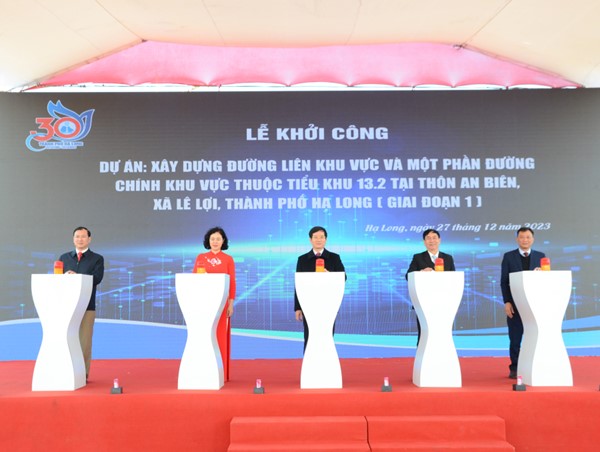 Quảng Ninh: Khởi công 2 tuyến đường với tổng mức đầu tư gần 900 tỷ đồng.