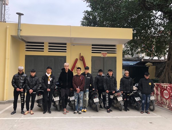 Bắt giữ nhóm thanh niên điều khiển xe máy không giấy tờ