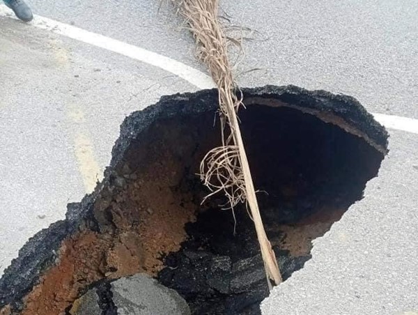 Quảng Ninh: xuất hiện hố sâu nguy hiểm trên quốc lộ 18A, quốc lộ 18B