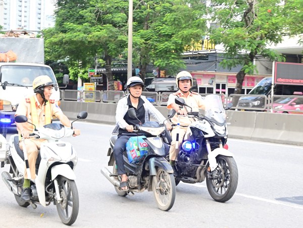 Hải Phòng: xử lý gần 20 trường hợp điều khiển mô tô lên cầu vượt