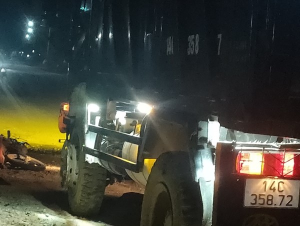 Va chạm xe tải khiến 2 người tử vong tại chỗ