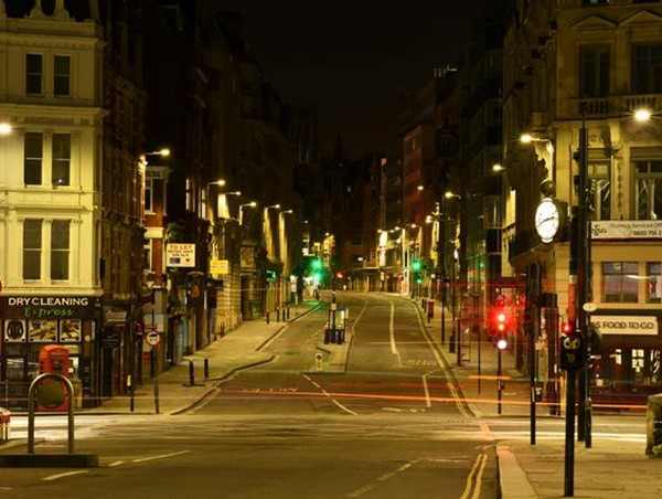 Luân Đôn (Anh) tĩnh lặng sau khi phong toả thành phố