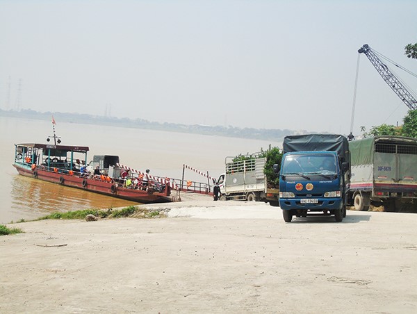 Hà Nội: Các bến phà trở lại hoạt động sau khi nới lỏng giãn cách xã hội
