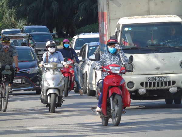 Muôn kiểu chống nóng của người Hà Nội