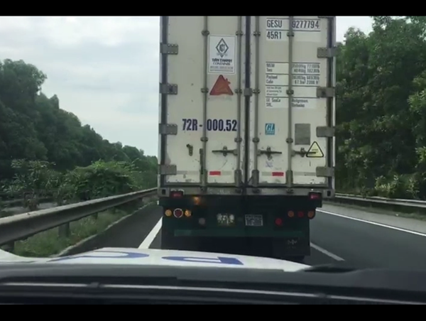 Hà Nội: Phạt 2,5 triệu đồng do không nhường đường cho đoàn xe ưu tiên trên cao tốc