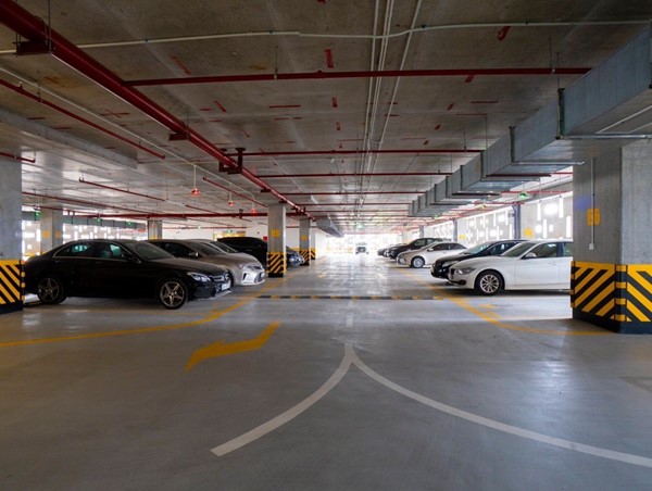 Vì sao khi gửi xe ô tô trong bãi xe nên quay đầu ra ngoài?