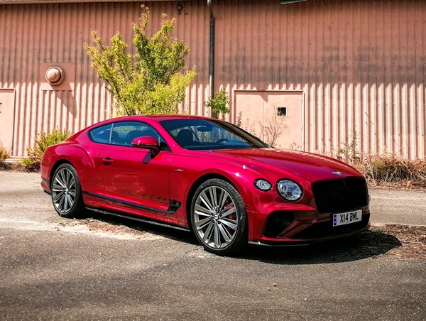 Những mẫu ô tô cứu nhà sản xuất thoát khỏi cảnh phá sản