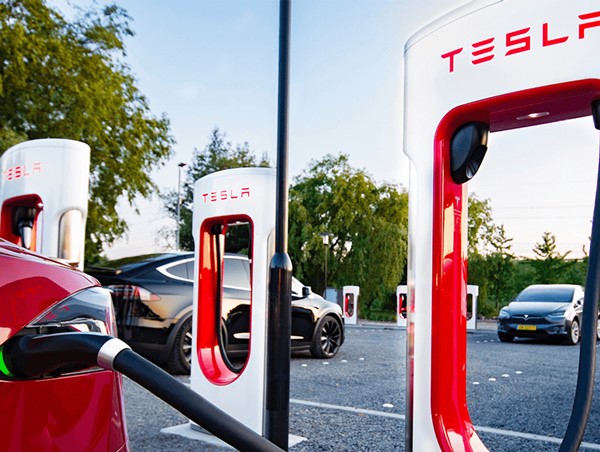 Trạm sạc xe điện Tesla có gì thú vị?