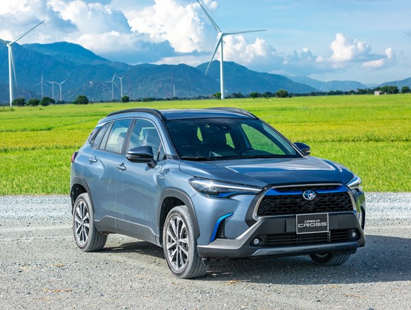 Xe đa dụng tháng 11/2021: Toyota Corolla Cross vững vàng ngôi đầu