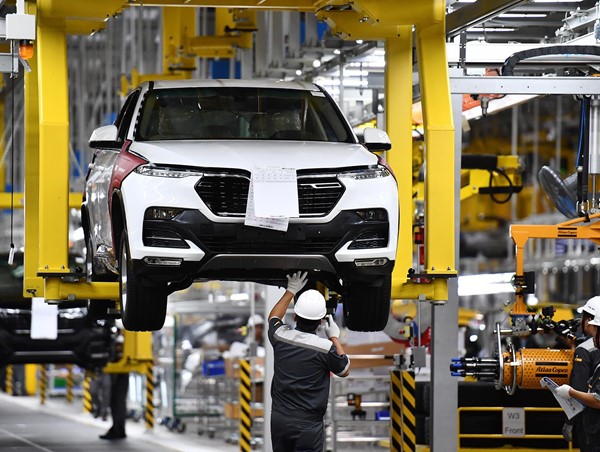 Tiêu thụ ô tô tháng 11 trong nước lại lập đỉnh dù chưa có ưu đãi thuế trước bạ