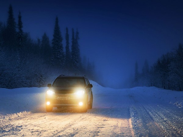 Lái xe trên đường băng tuyết cần chú ý điều gì?