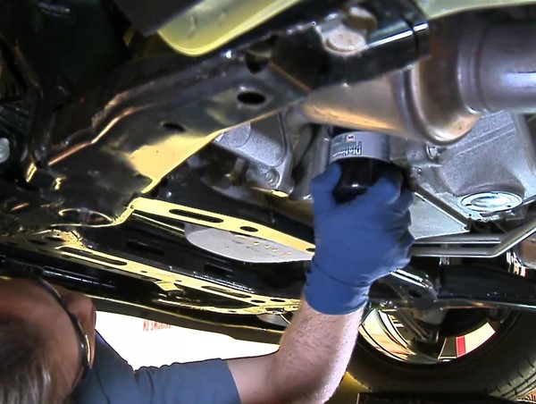 Nguyên nhân nào khiến ô tô bị giật cục khi tăng ga?