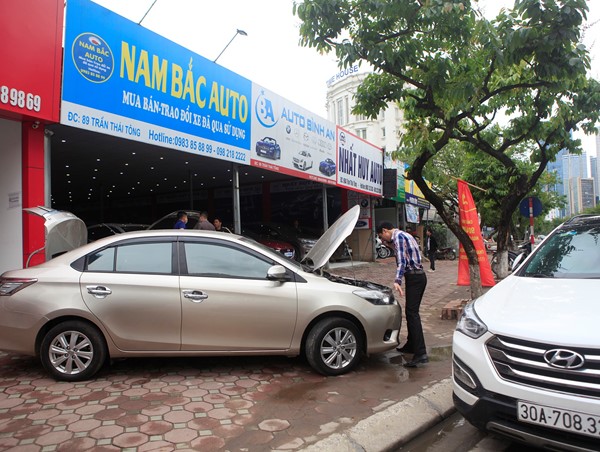 Thị trường ô tô những ngày gần Tết: Một người bán, vạn người mua