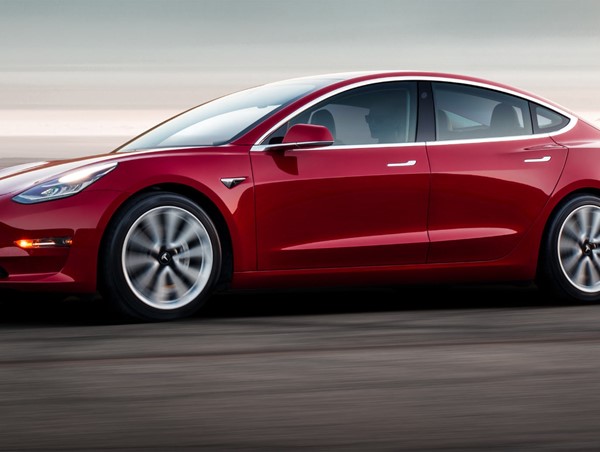 Chốt khóa cốp xe bị lệch, 119.000 chiếc Tesla bị triệu hồi