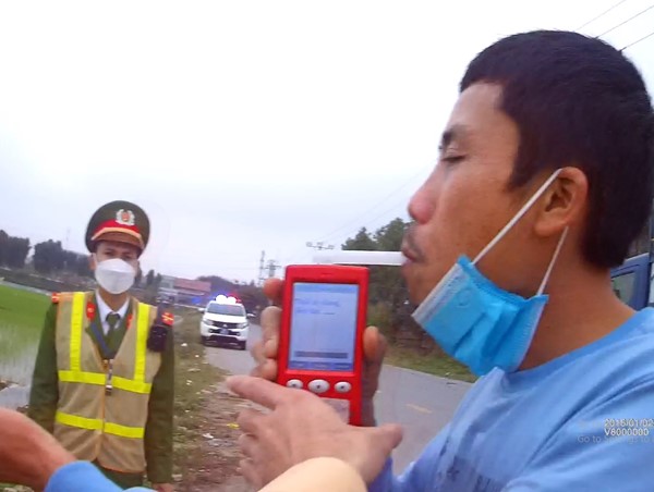 Bắc Giang đẩy mạnh xử lý vi phạm theo chuyên đề nồng độ cồn, quá khổ quá tải