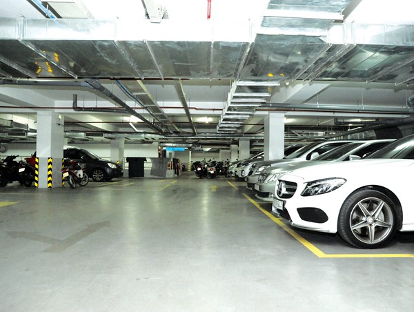 Xăng cao kỷ lục, nhiều người không dám đi ô tô