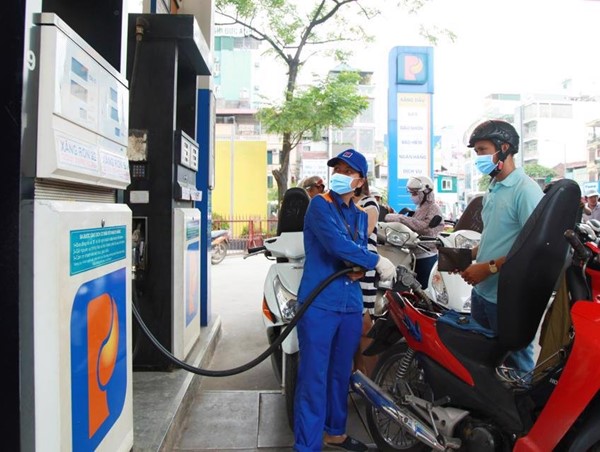 Các lưu ý khi đi đổ xăng cho xe để tránh bị “móc túi”