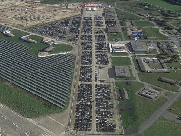 Đức: Sân bay bỏ hoang thành bãi đậu xe Mercedes