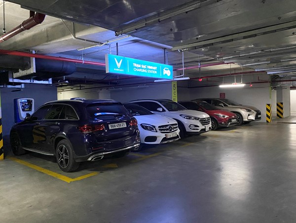 “Đỗ xe quay đầu ra ngoài hay hướng vào trong?” – Chuyện không của riêng ai