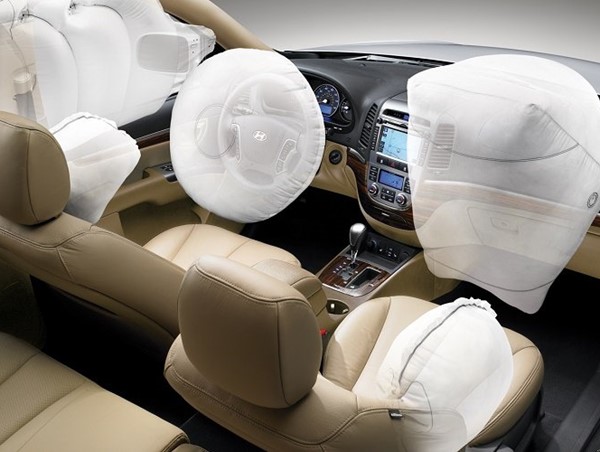 Mua ô tô chỉ có hai túi khí có được không?