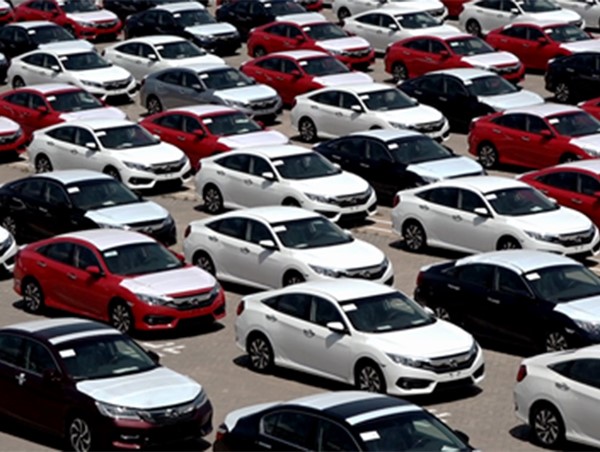 Tháng 12: Thị trường ô tô tăng mạnh về số lượng