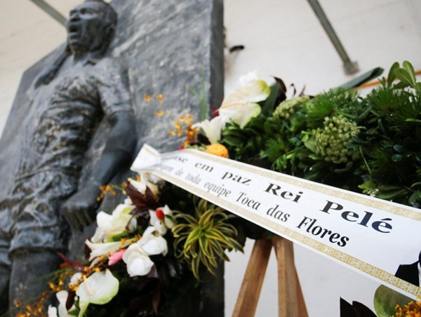 Tang lễ của Pele được diễn ra tại sân của CLB Santos