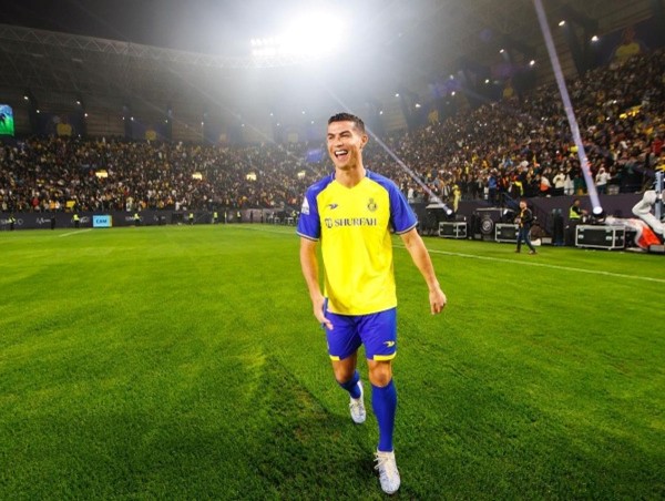 Ronaldo ra mắt hoành tráng tại Al Nassr 