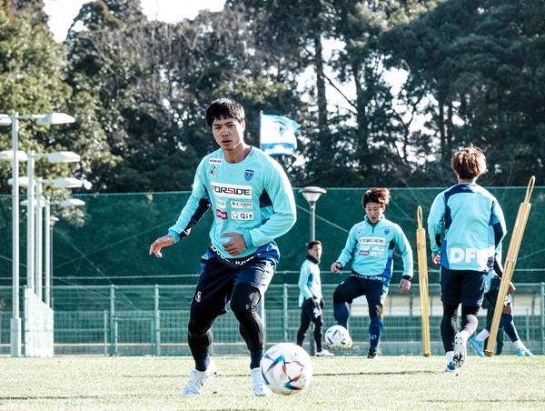 Công Phượng thi đấu ấn tượng, góp công vào chiến thắng của Yokohama FC