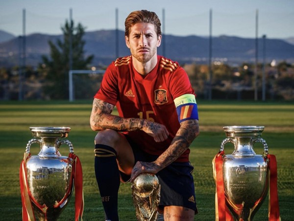 Sergio Ramos chia tay ĐT Tây Ban Nha