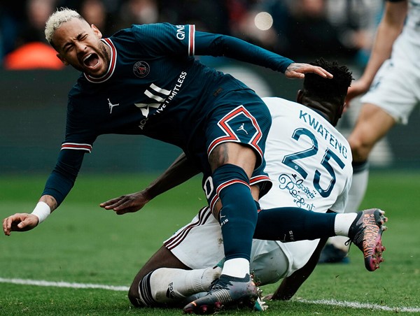 Neymar nghỉ thi đấu đến hết mùa