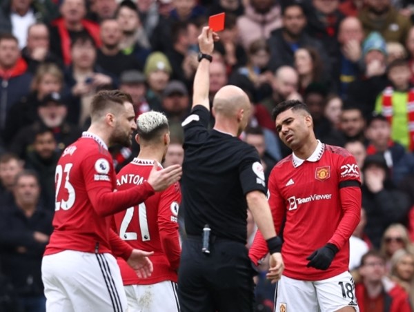 M.U gặp tổn thất lớn vì thẻ đỏ của Casemiro