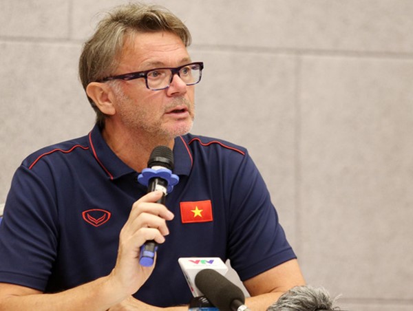 Thua đậm trận ra mắt, HLV Philippe Troussier nói gì?