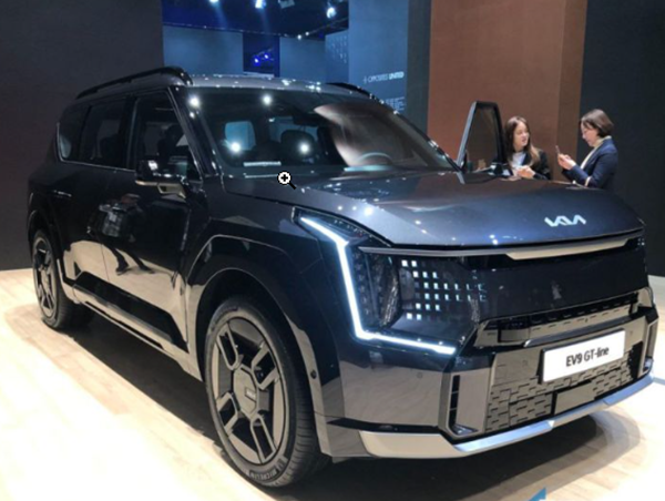 Lộ diện mẫu SUV thuần điện ba hàng ghế của KIA