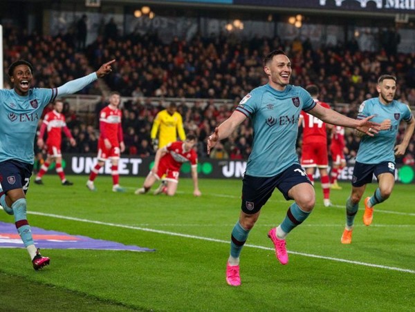 Xác định được đội bóng đầu tiên lên chơi Premier League mùa tới