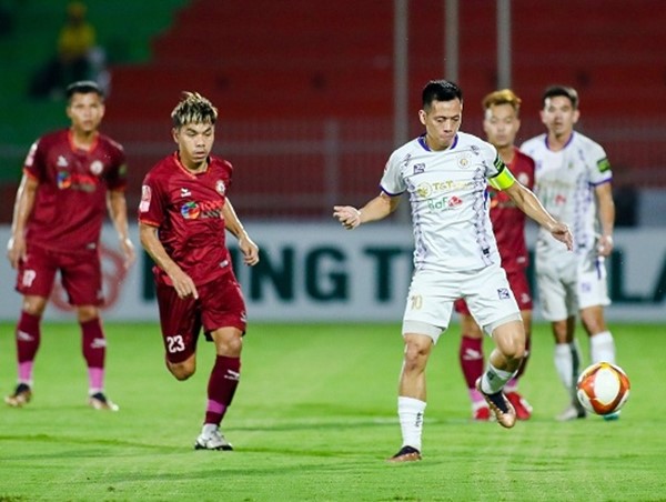 Hà Nội FC mất ngôi đầu sau trận thua trước Bình Định