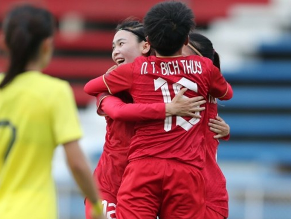 Bóng đá nữ Việt Nam khởi đầu thuận lợi tại SEA Games 32