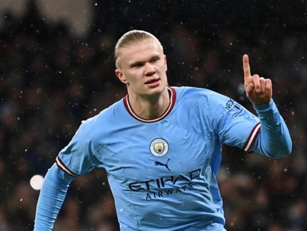 Erling Haaland sánh ngang thành tích của CR7