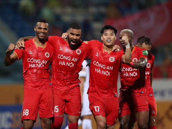 Công an Hà Nội vươn lên dẫn đầu V-League 2023