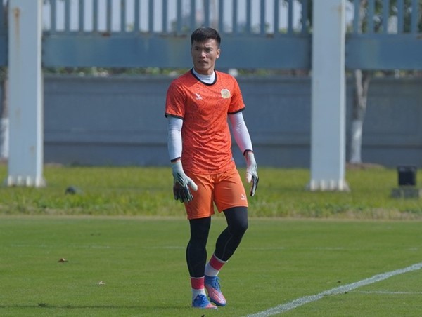 Thủ môn Bùi Tiến Dũng muốn rời Công an Hà Nội