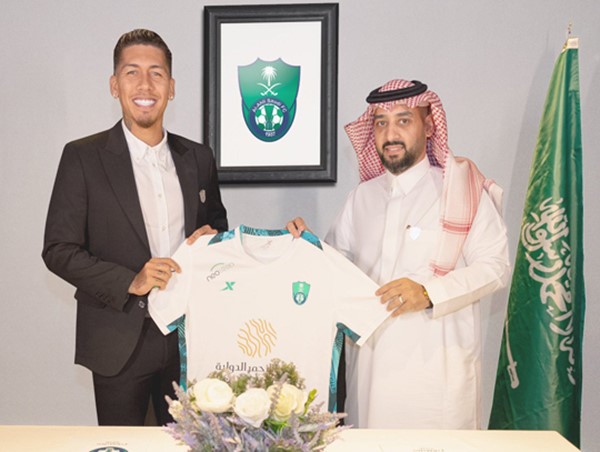 Cựu sao Liverpool chính thức đến Saudi Arabia thi đấu