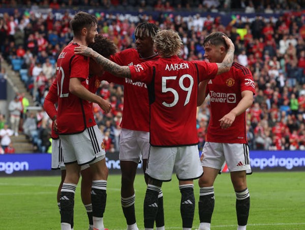 Man Utd thắng dễ trận mở màn mùa giải mới