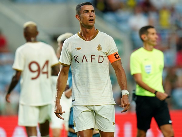 Ronaldo trở lại nhưng Al Nassr vẫn nhận thất bại ê chề