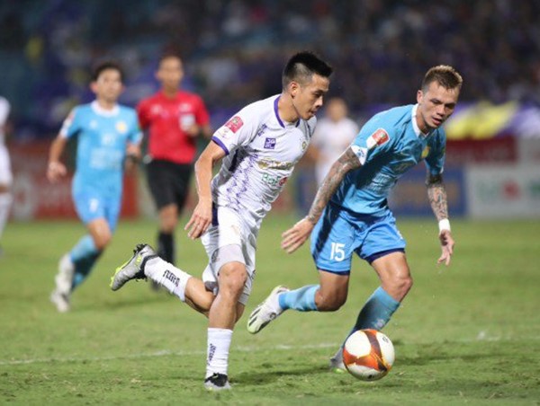 Tuấn Hải tỏa sáng, Hà Nội FC vươn lên ngôi đầu V-League
