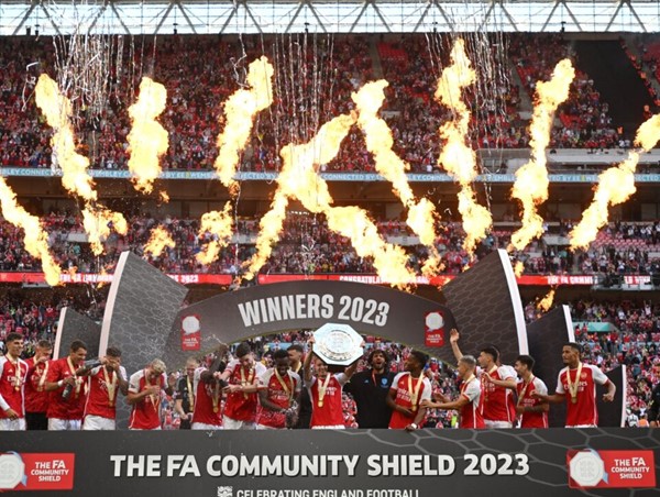 Arsenal đăng quang Siêu cúp Anh đầy kịch tính