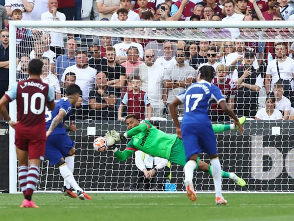 Chơi hơn người, Chelsea vẫn nhận thất bại muối mặt