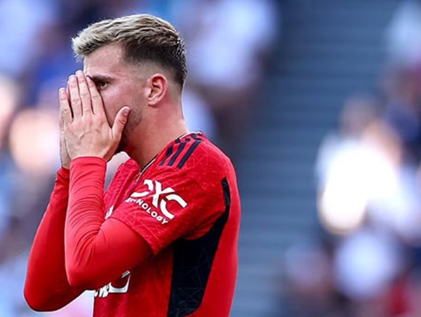 “Bom tấn” của Man Utd nghỉ thi đấu vì chấn thương