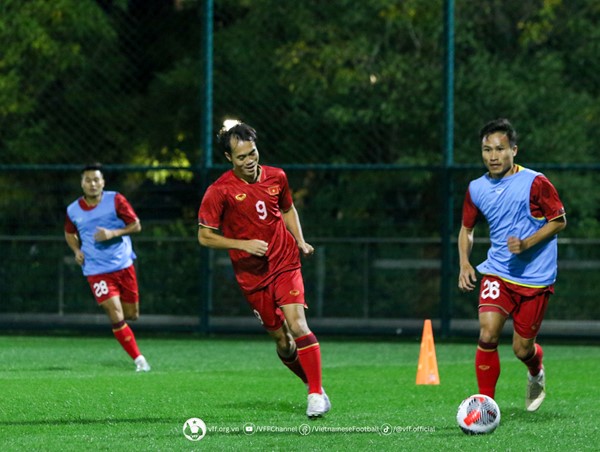 ĐT Việt Nam có buổi tập đầu tiên tại Trung Quốc