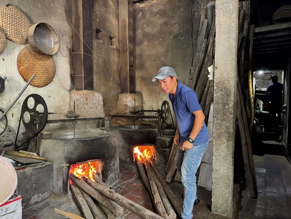 Về làng cốm Mễ Trì, tận mắt xem quy trình làm cốm